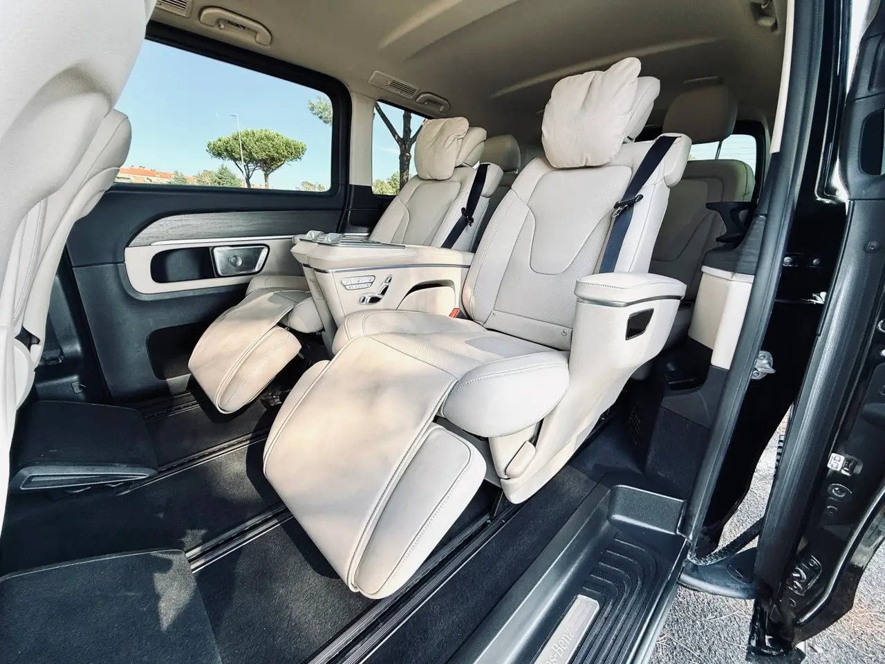Mercedes Benz V300 4x4 XL VIP (Captain, 7 seat) 2025, extérieur — Cannes Luxury Car Rental, Cannes. Mercedes Benz V300 4x4 XL VIP (Captain, 7 seat) in Cannes La location d'un Mercedes Benz…