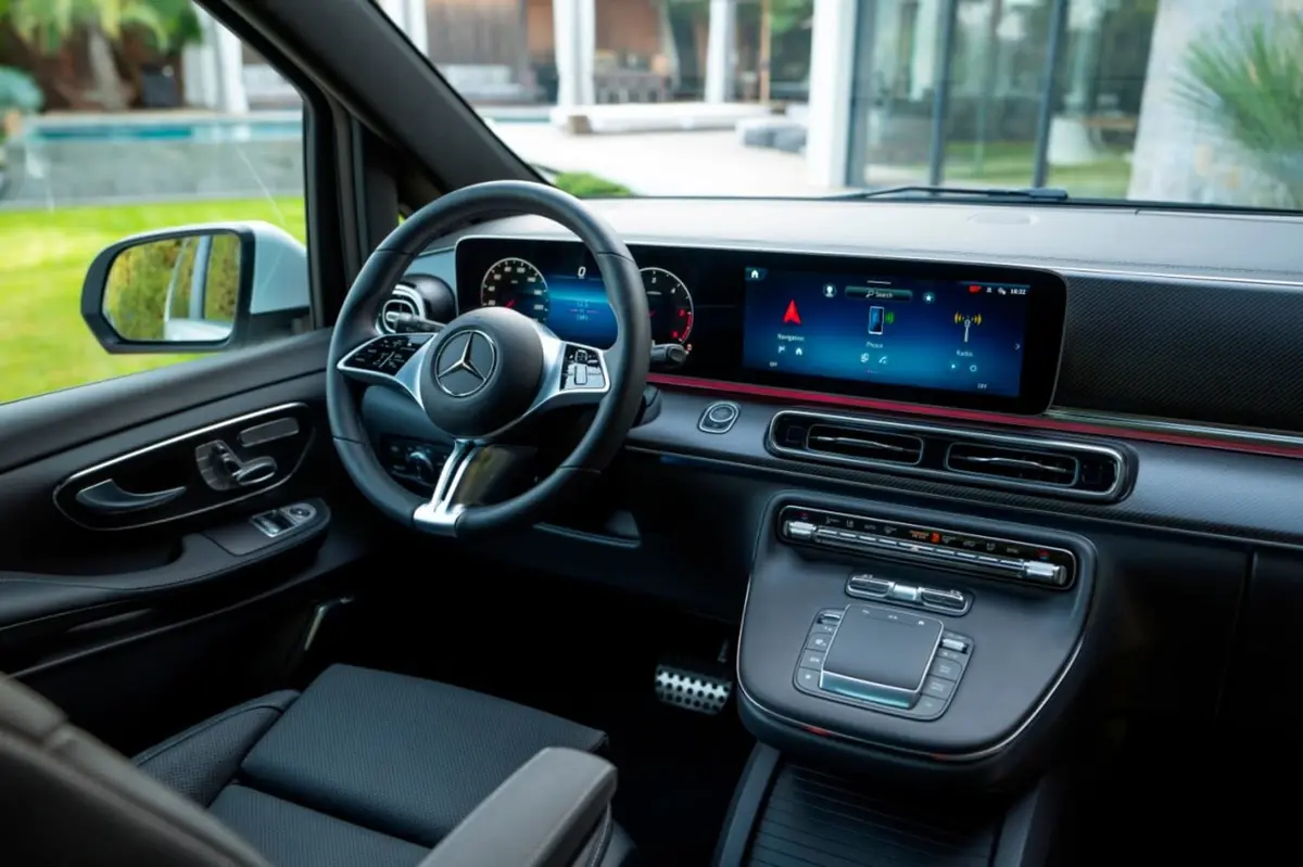 Mercedes Benz V300 8 seats 2025, tableau de bord — Cannes Luxury Car Rental, Cannes. Mercedes Benz V300 8 seats in Cannes Louer un Mercedes Benz V300 8 seats à Cannes offre…