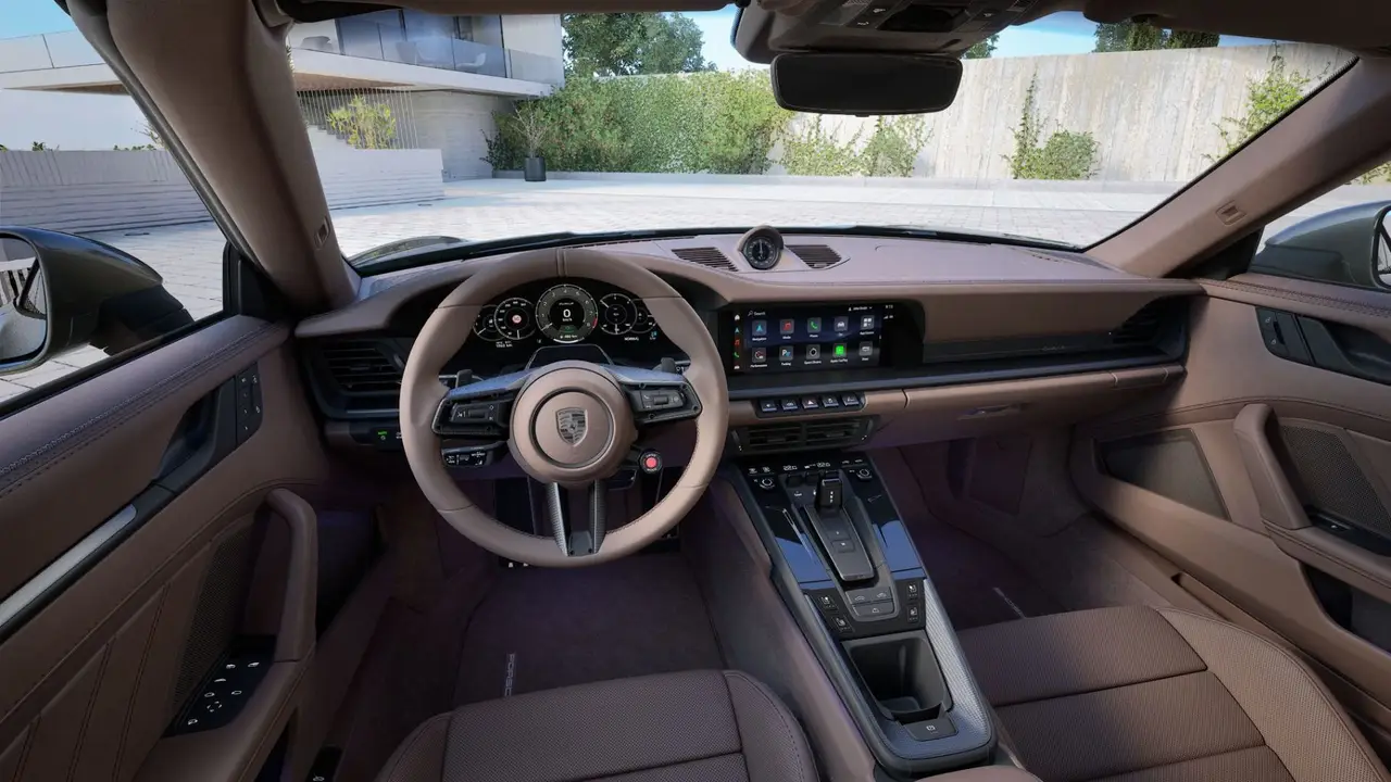 Porsche 911 992 Carrera Turbo S Cabrio 2026, vue arrière — Cannes Luxury Car Rental, Cannes. Porsche 911 992 Carrera Turbo S Cabrio in Cannes La location d'une Porsche 911 992…