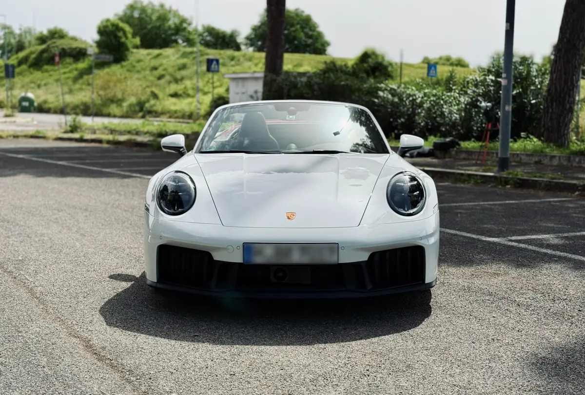 Porsche 992.2 Carrera 4 GTS Cabrio 2025, extérieur — Cannes Luxury Car Rental, Cannes. Porsche 992.2 Carrera 4 GTS Cabrio in Cannes Louer une Porsche 992.2 Carrera 4 GTS Cabrio…