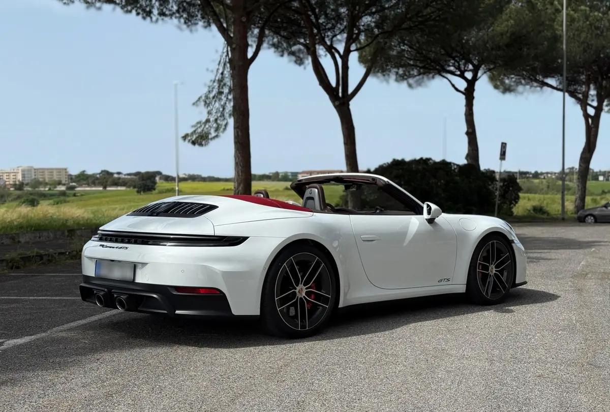 Porsche 992.2 Carrera 4 GTS Cabrio 2025, vue avant — Cannes Luxury Car Rental, Cannes. Porsche 992.2 Carrera 4 GTS Cabrio in Cannes Louer une Porsche 992.2 Carrera 4 GTS Cabrio…