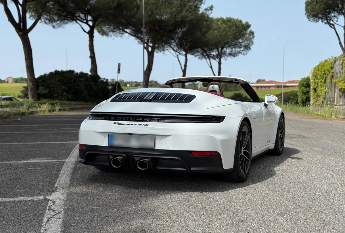 Porsche 992.2 Carrera 4 GTS Cabrio 2025, vue arrière — Cannes Luxury Car Rental, Cannes. Porsche 992.2 Carrera 4 GTS Cabrio in Cannes Louer une Porsche 992.2 Carrera 4 GTS Cabrio…