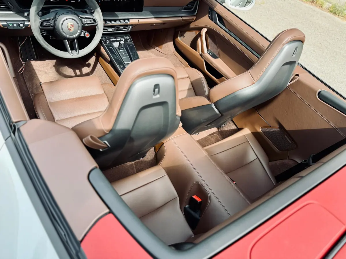 Porsche 992.2 Carrera 4 GTS Cabrio 2025, profil latéral — Cannes Luxury Car Rental, Cannes. Porsche 992.2 Carrera 4 GTS Cabrio in Cannes Louer une Porsche 992.2 Carrera 4 GTS Cabrio…