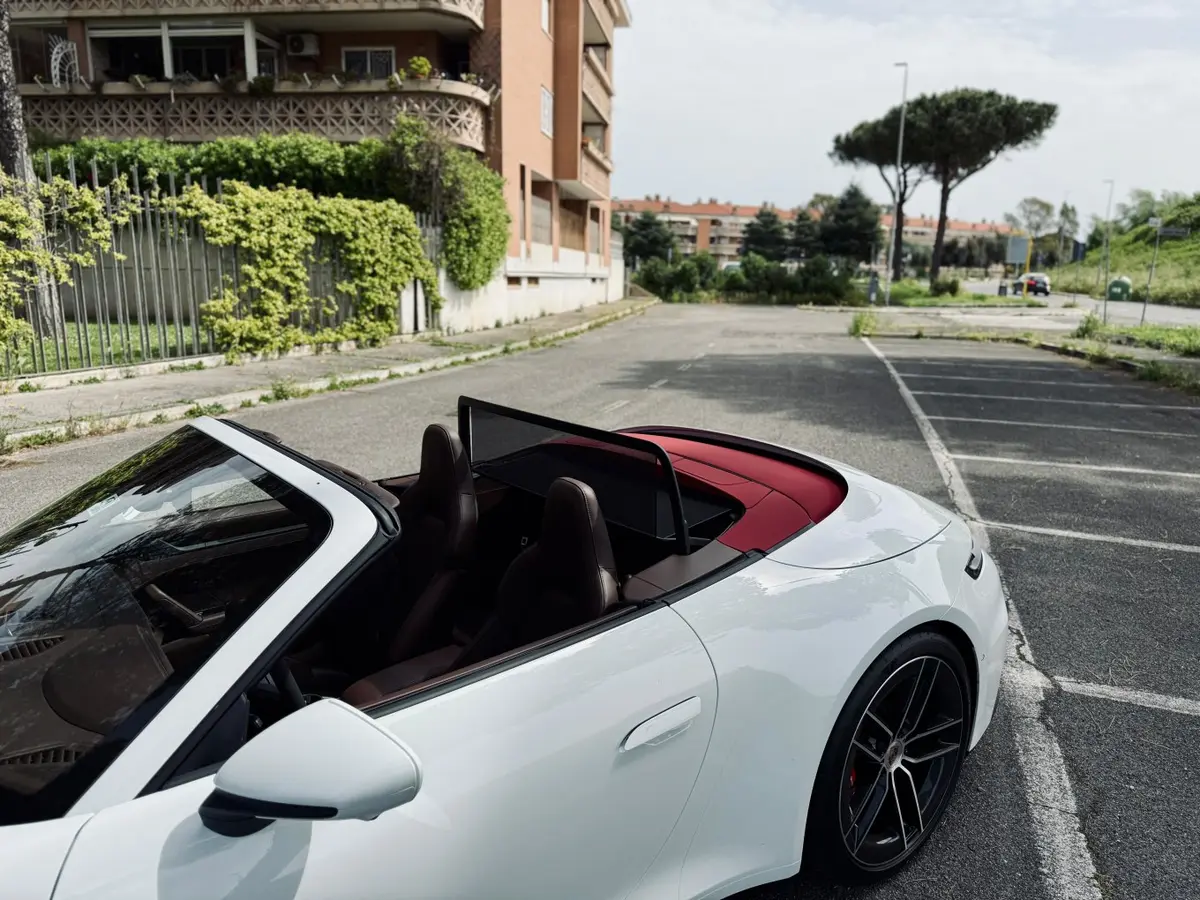 Porsche 992.2 Carrera 4 GTS Cabrio 2025, extérieur — Cannes Luxury Car Rental, Cannes. Porsche 992.2 Carrera 4 GTS Cabrio in Cannes Louer une Porsche 992.2 Carrera 4 GTS Cabrio…
