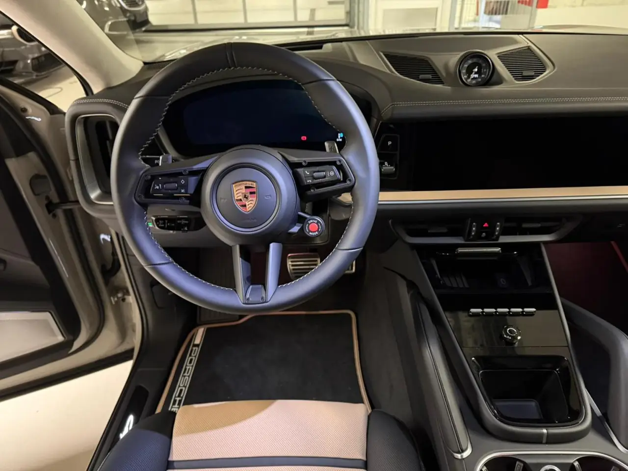 Porsche Cayenne Turbo E-Hybrid Coupé GT 2026, extérieur — Cannes Luxury Car Rental, Cannes. Porsche Cayenne Turbo E-Hybrid Coupé GT in Cannes Louer un Porsche Cayenne Turbo E-Hybrid…