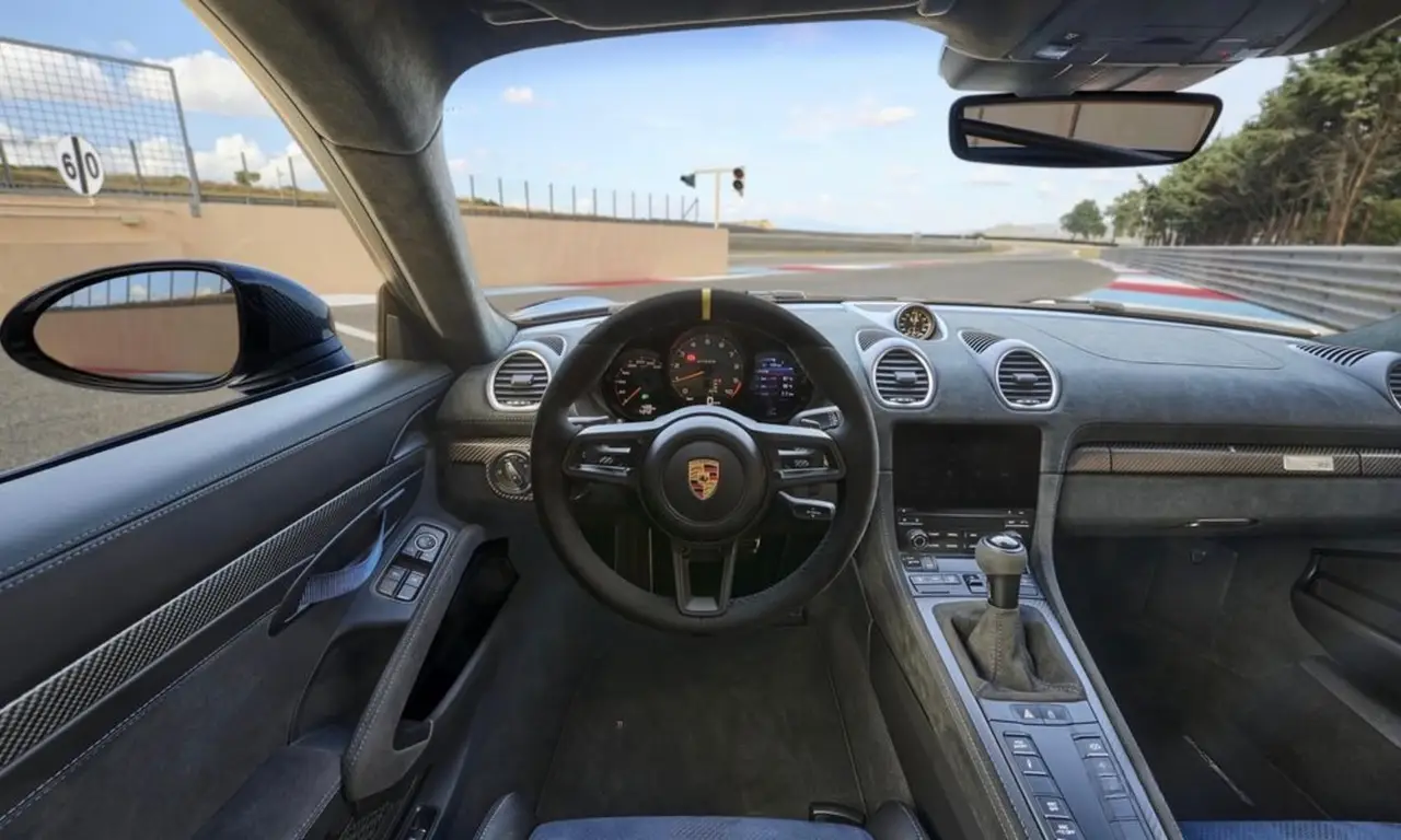 Porsche GT4 RS 2024, extérieur — Cannes Luxury Car Rental, Cannes. Porsche GT4 RS in Cannes Louer une Porsche GT4 RS à Cannes permet de profiter d'un format…