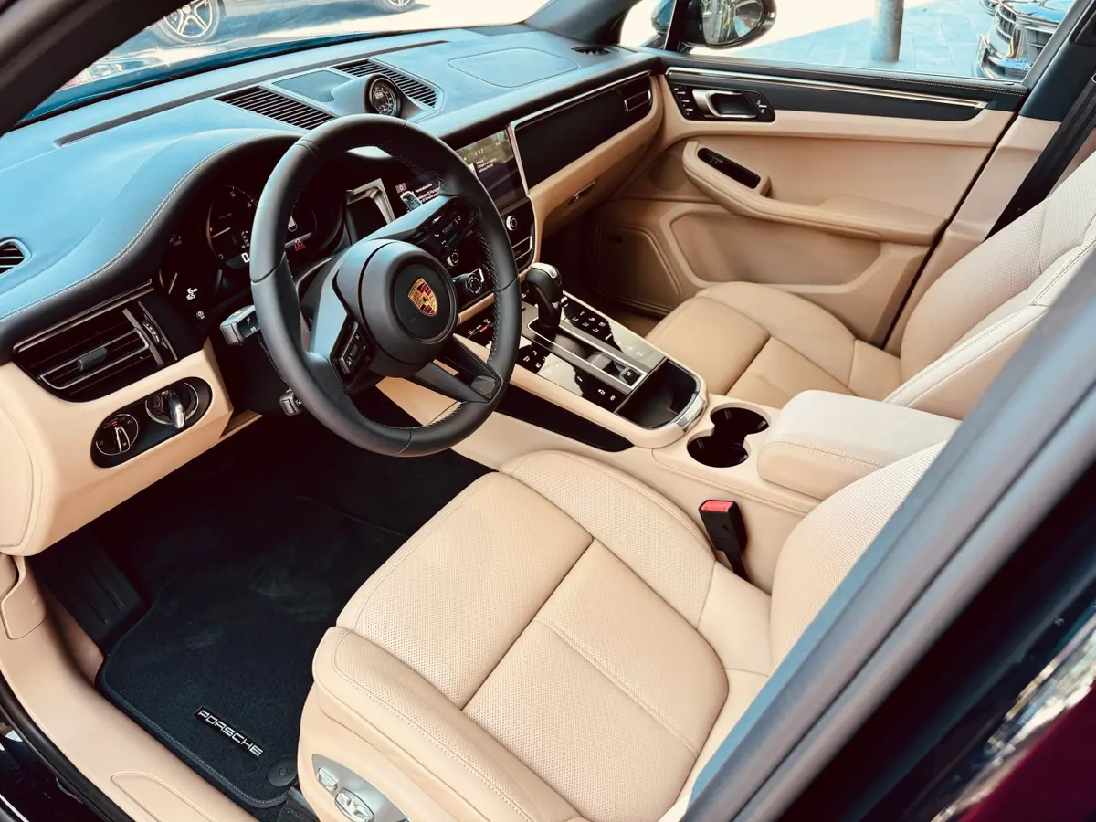 Porsche Macan 2024, vue avant — Cannes Luxury Car Rental, Cannes. Porsche Macan in Cannes Louer un Porsche Macan à Cannes permet de disposer d'un SUV…