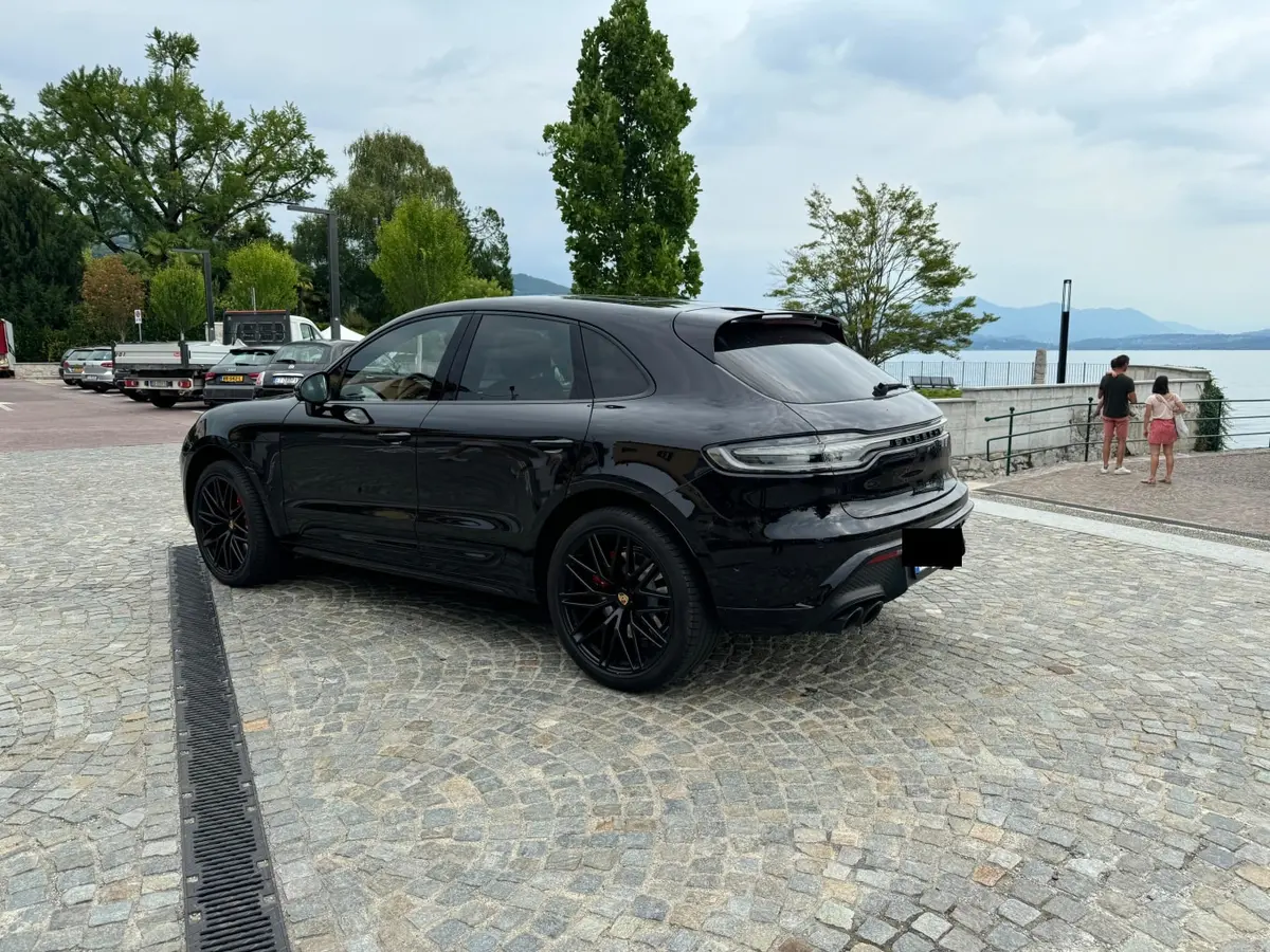Porsche Macan GTS 2024, vue avant — Cannes Luxury Car Rental, Cannes. Porsche Macan GTS in Cannes Louer un Porsche Macan GTS à Cannes permet de disposer d'un…