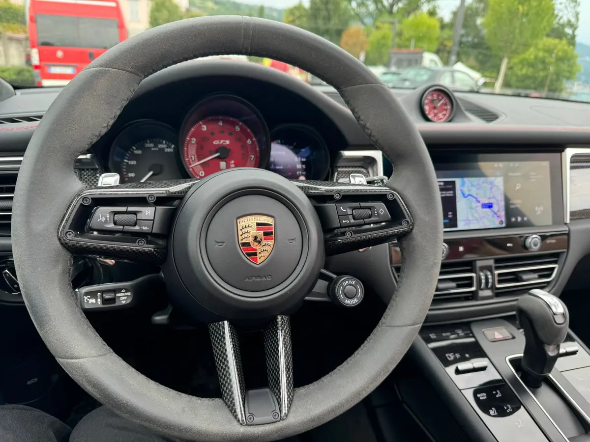 Porsche Macan GTS 2024, intérieur — Cannes Luxury Car Rental, Cannes. Porsche Macan GTS in Cannes Louer un Porsche Macan GTS à Cannes permet de disposer d'un…