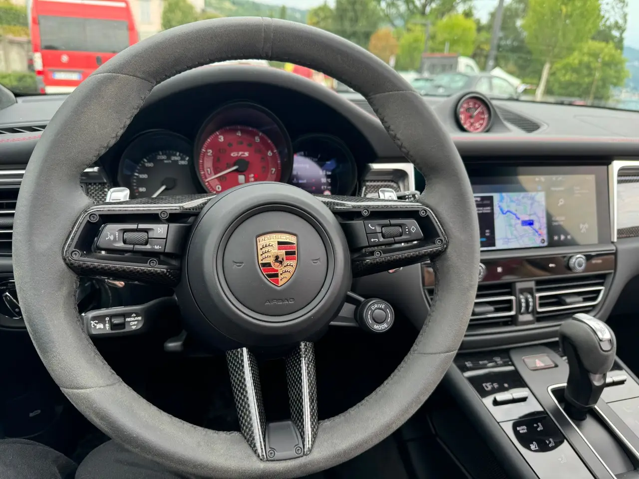 Porsche Macan GTS 2024, intérieur — Cannes Luxury Car Rental, Cannes. Porsche Macan GTS in Cannes Louer un Porsche Macan GTS à Cannes permet de disposer d'un…