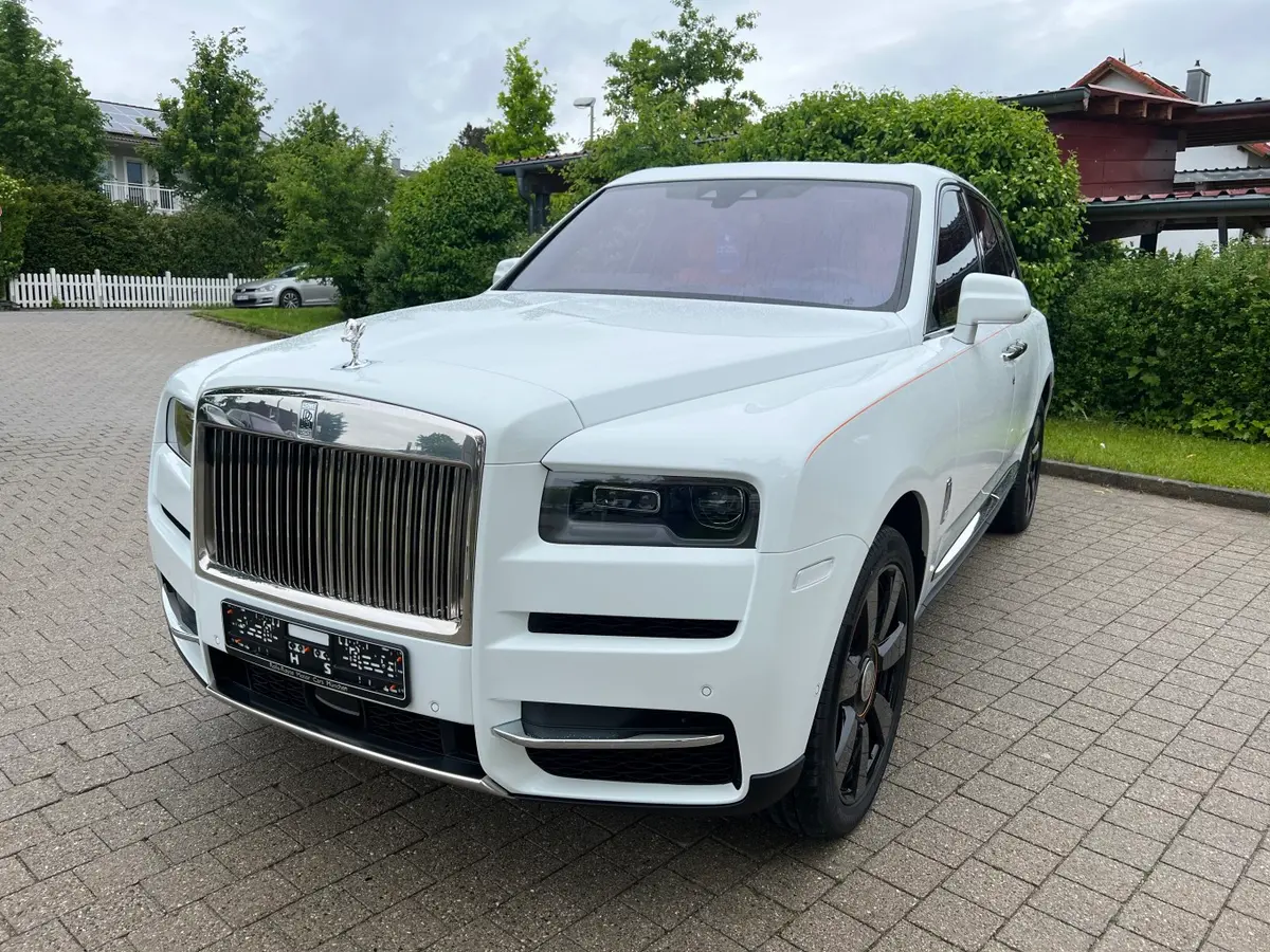 Rolls-Royce Cullinan 2022, dashboard — Cannes Luxury Car Rental, Cannes. Rolls-Royce Cullinan in Cannes Hiring a Rolls-Royce Cullinan in Cannes provides an…