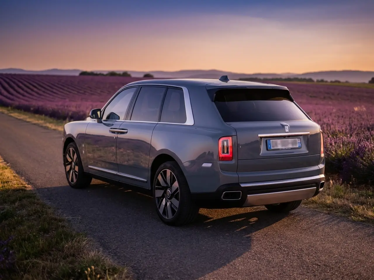 Rolls-Royce Cullinan 2025, vista frontal — Cannes Luxury Car Rental, Cannes. Domina la Grande Corniche con presencia absoluta