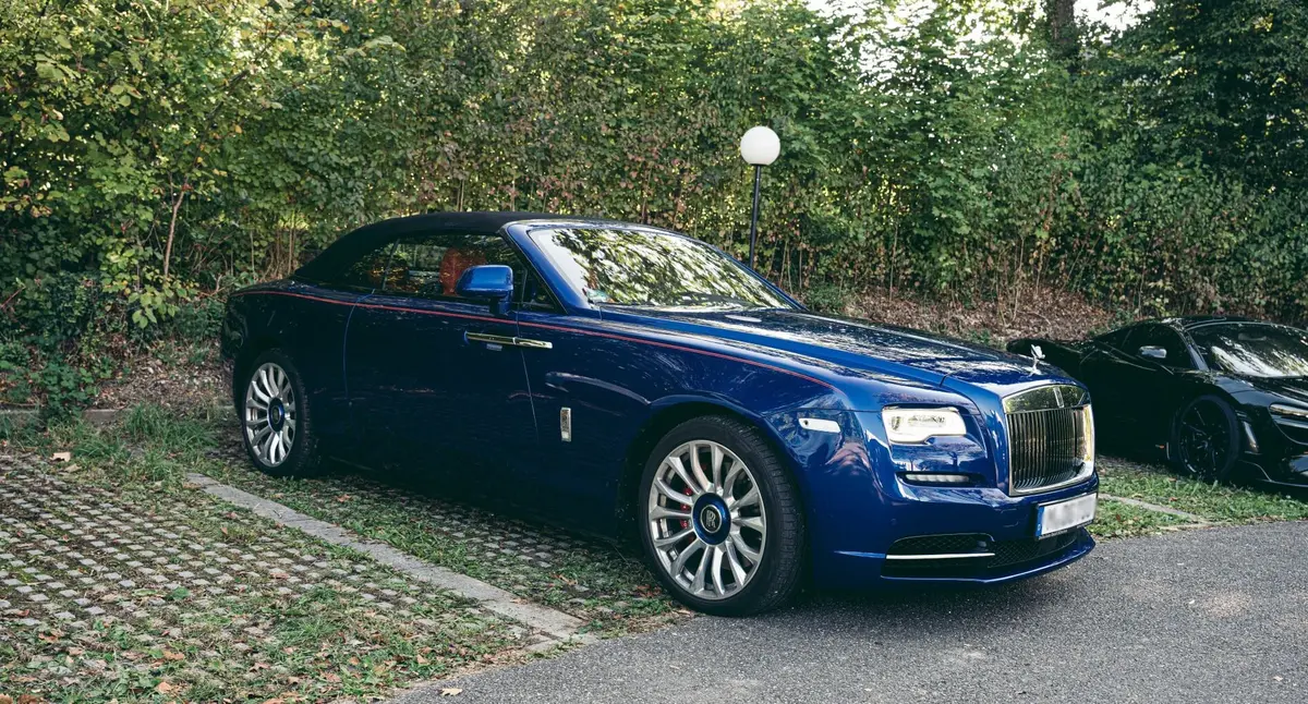 Rolls-Royce Dawn 2022 — Cannes Luxury Car Rental, Cannes. Rolls-Royce Dawn in Cannes La location d'une Rolls-Royce Dawn à Cannes offre une…