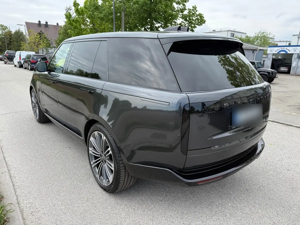Rover Range Rover Autobiography D350 7s 2025, extérieur — Cannes Luxury Car Rental, Cannes. Rover Range Rover Autobiography D350 7s in Cannes La location d'un Rover Range Rover…