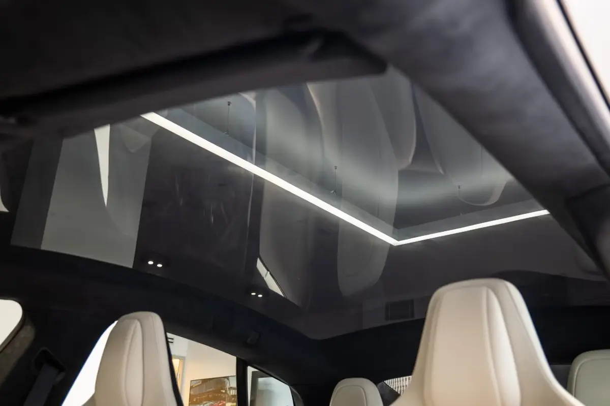 Tesla Model S Plaid 2025, extérieur — Cannes Luxury Car Rental, Cannes